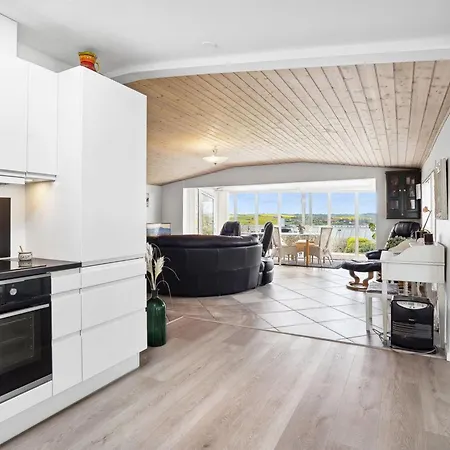 Annabeth - 300m To The Fjord By Interhome
