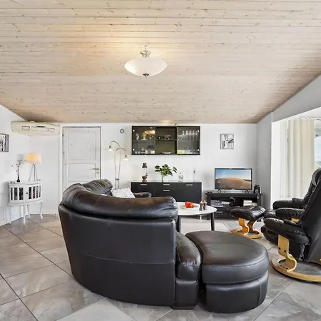 Annabeth - 300m To The Fjord By Interhome *