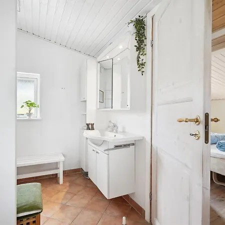Annabeth - 300m To The Fjord By Interhome *